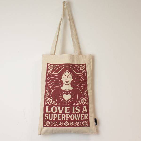 Iconische Toni Draagtas – Liefde is een Superkracht (41x31cm) – Naturel 10oz