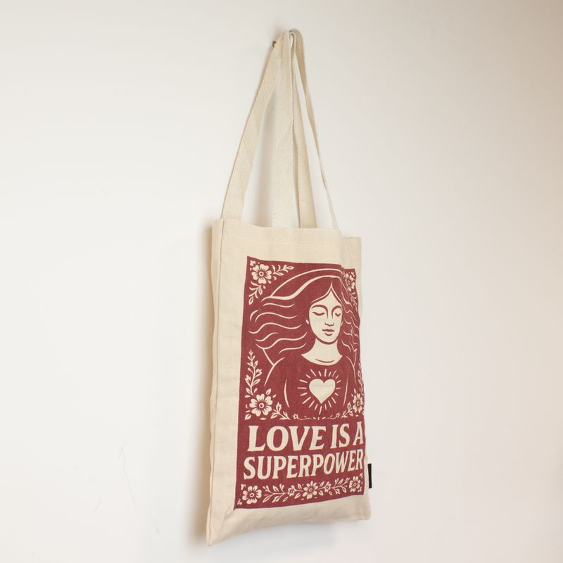 Iconische Toni Draagtas – Liefde is een Superkracht (41x31cm) – Naturel 10oz