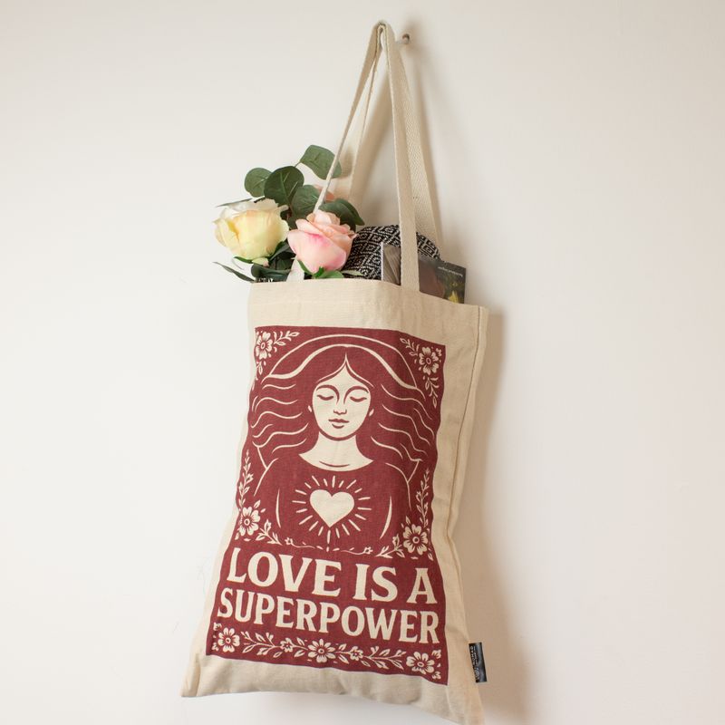 Iconische Toni Draagtas – Liefde is een Superkracht (41x31cm) – Naturel 10oz
