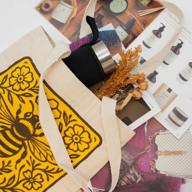 Iconische Toni Draagtas – Bee Kind (41x31cm) – Naturel 10oz