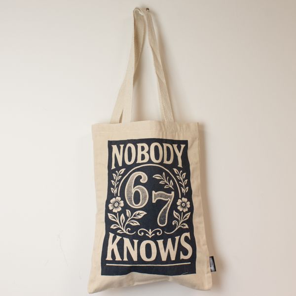 Iconische Toni Draagtas – Nobody Knows 67 (41x31cm) – Naturel 10oz