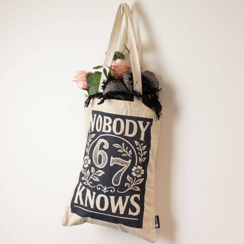 Iconische Toni Draagtas – Nobody Knows 67 (41x31cm) – Naturel 10oz