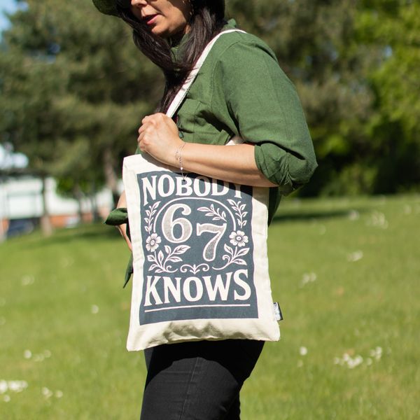 Iconische Toni Draagtas – Nobody Knows 67 (41x31cm) – Naturel 10oz