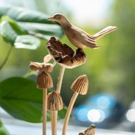 Handgemaakt Parasithouten Kunstsnijwerk - Vogel & Bij op Paddenstoelen