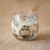 Getekend door de Vlam Geurkaars in Glas – Klein