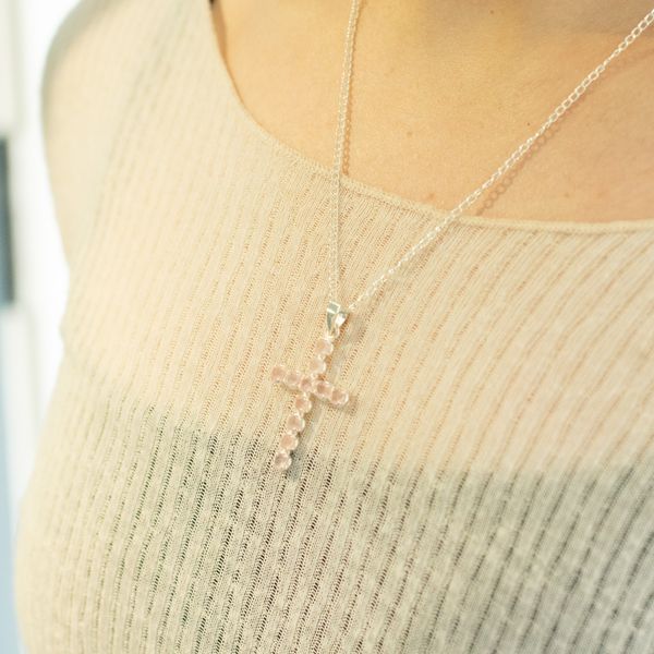 Indiase Devotie Hangers - Verzilverd (45cm Ketting) - Rozenkwarts Kruisbeeld