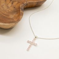 Indiase Devotie Hangers - Verzilverd (45cm Ketting) - Rozenkwarts Kruisbeeld