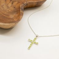 Indiase Devotie Hangers - Verzilverd (45cm Ketting) - Peridot Kruisbeeld