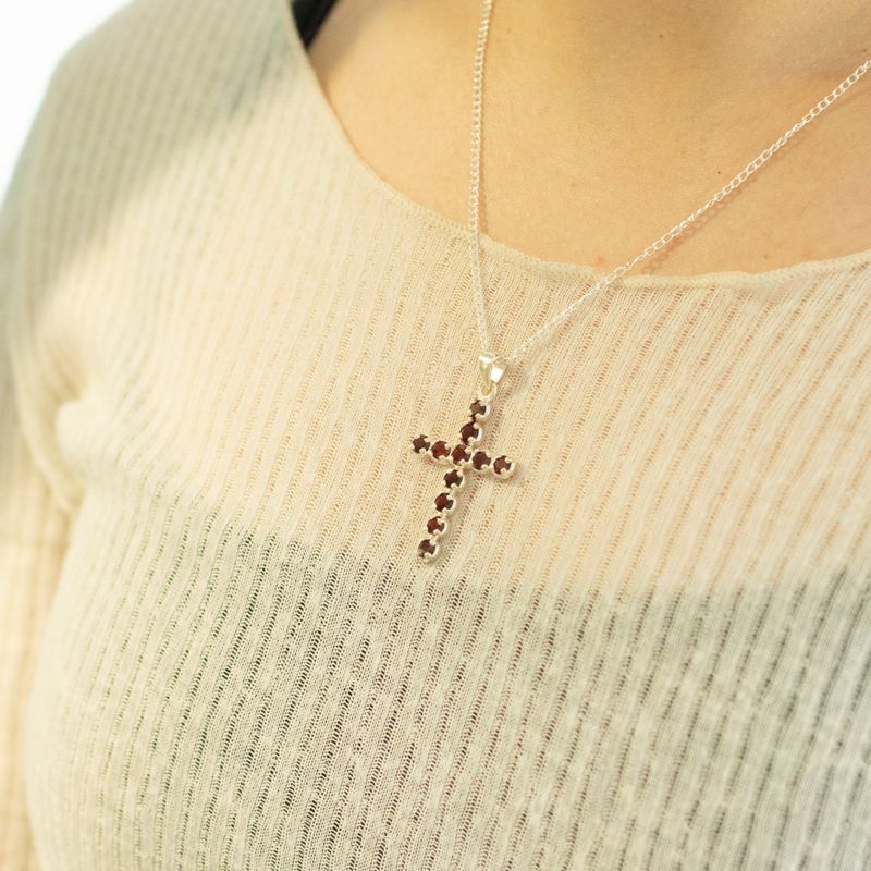 Indiase Devotie Hangers - Verzilverd (45cm Ketting) - Granaat Kruisbeeld
