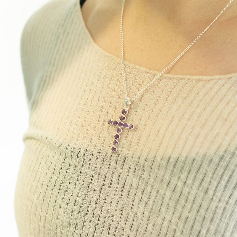 Indiase Devotie Hangers - Verzilverd (45cm Ketting) - Amethist Kruisbeeld