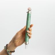 Groen Hart Toverstaf - Robijn Fuchsiet met Rozenkwarts Kristallen Bol Top - 23cm