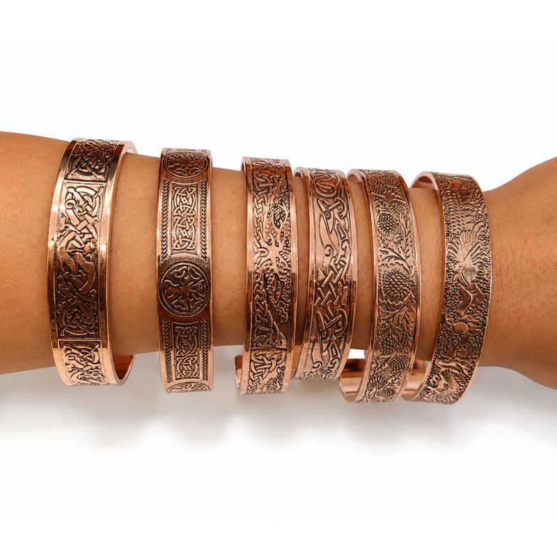 Massief Koperen Armbanden Middeleeuwse Serie Met Affirmatiegravures (assorti)