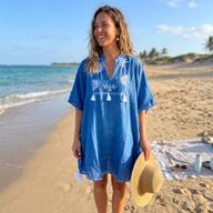Nomad Sari In de Med Collectie - Kaftan - Blauw met crèmekleurig borduurwerk en franjes