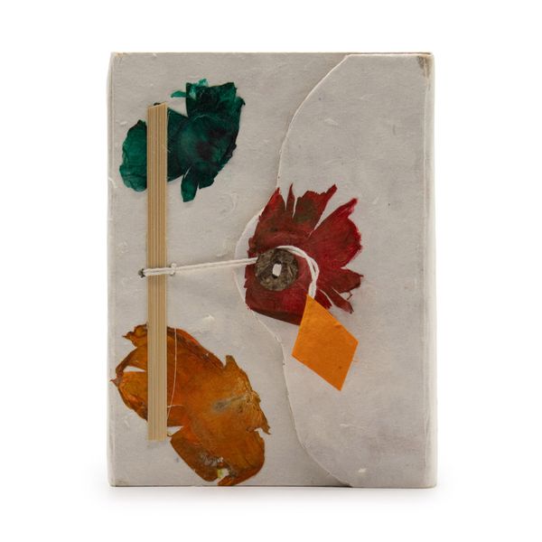 Lokta Notitieboek Met Knoopsluiting – 15 × 12 cm – 45 Pagina's – Himalaya Bloemmotief