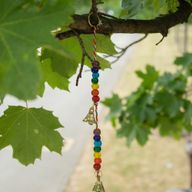 Indiase belletjes - Messing OM met chakra kralen - snoer belletjes - 53 cm