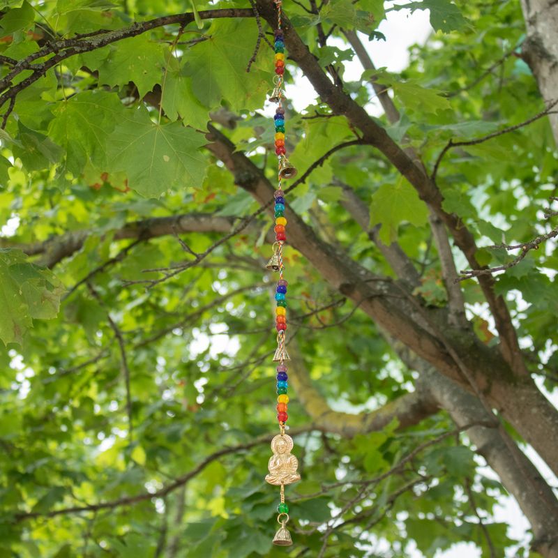 Indische bellen - messing Boeddha met chakra-kralen aan koord - 53 cm