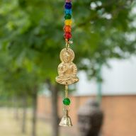 Indische bellen - messing Boeddha met chakra-kralen aan koord - 53 cm