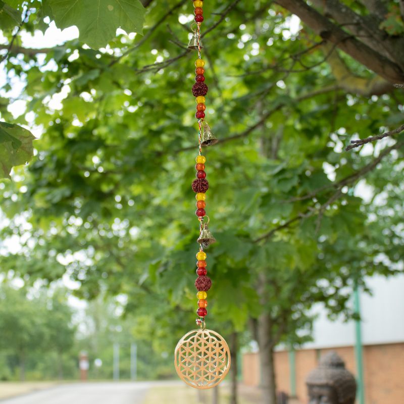 Indische belletjes - Messing Bloem des Levens met Rudraksha-kralen - Belletjes aan een koord - 6x63cm