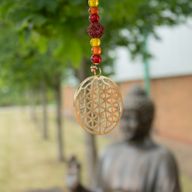 Indische belletjes - Messing Bloem des Levens met Rudraksha-kralen - Belletjes aan een koord - 6x63cm