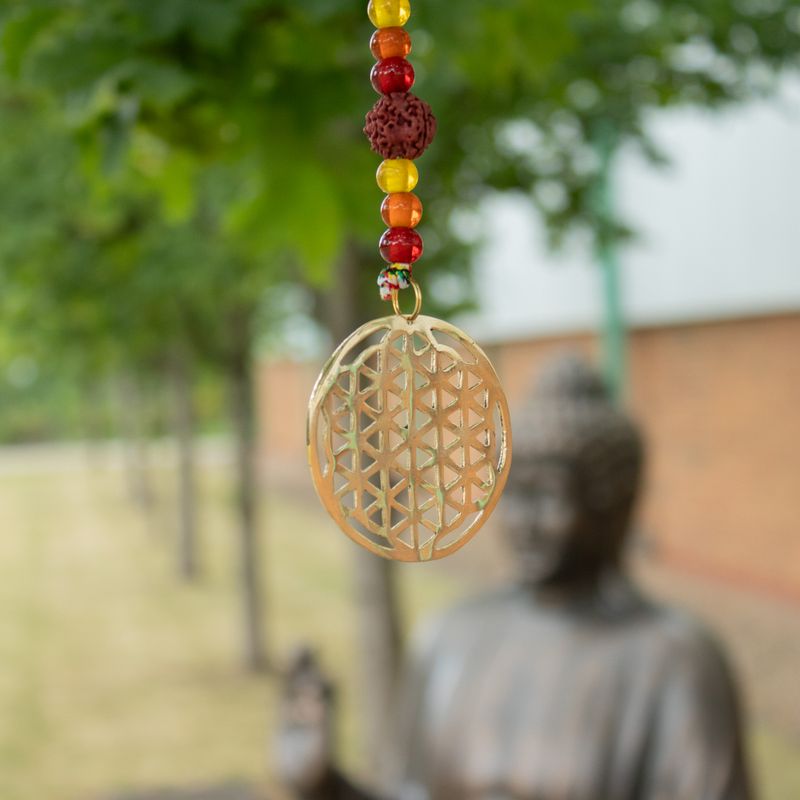 Indische belletjes - Messing Bloem des Levens met Rudraksha-kralen - Belletjes aan een koord - 6x63cm