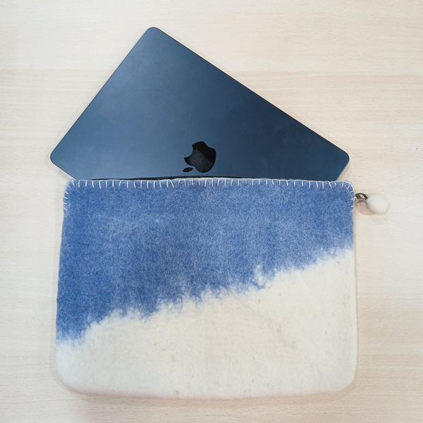 Vilten Laptophoes – Blauwe Horizon