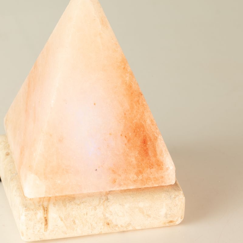 Kwaliteits USB-piramide-zoutlamp - 9 cm (multi)