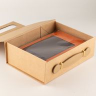 Platpakket cadeaudoos - Medium mand (24x18.2x8cm) - bruine kraft