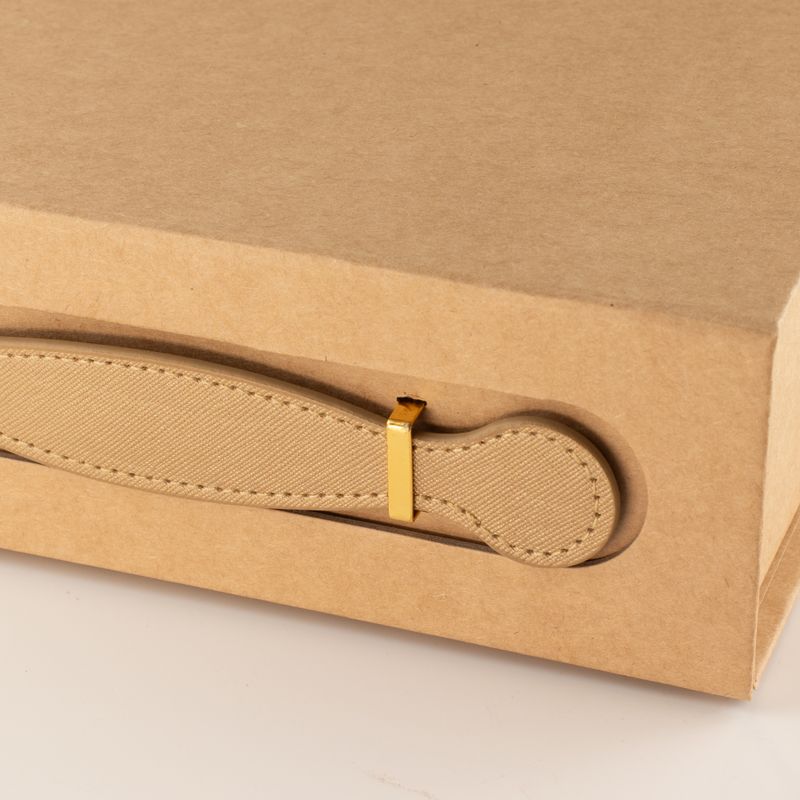 Platpakket cadeaudoos - Medium mand (24x18.2x8cm) - bruine kraft