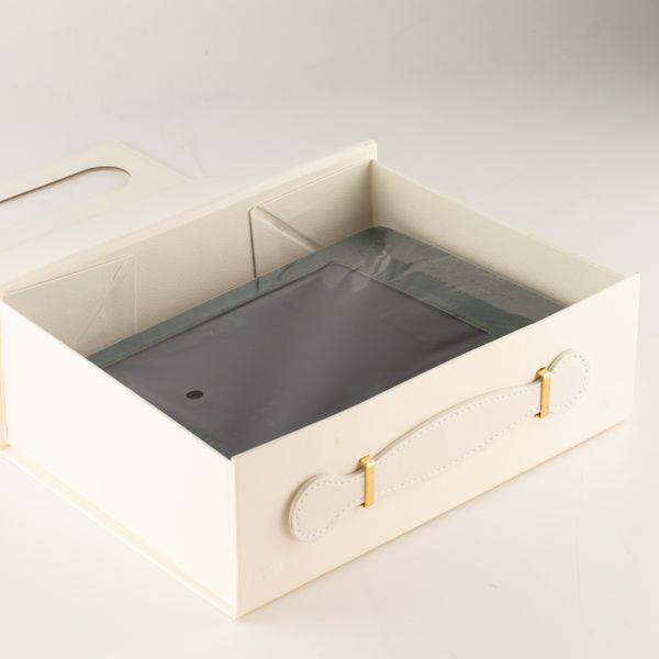 Middelgrote Vouwbare Cadeaupakketdoos (24 × 18,2 × 8 cm) – Wit