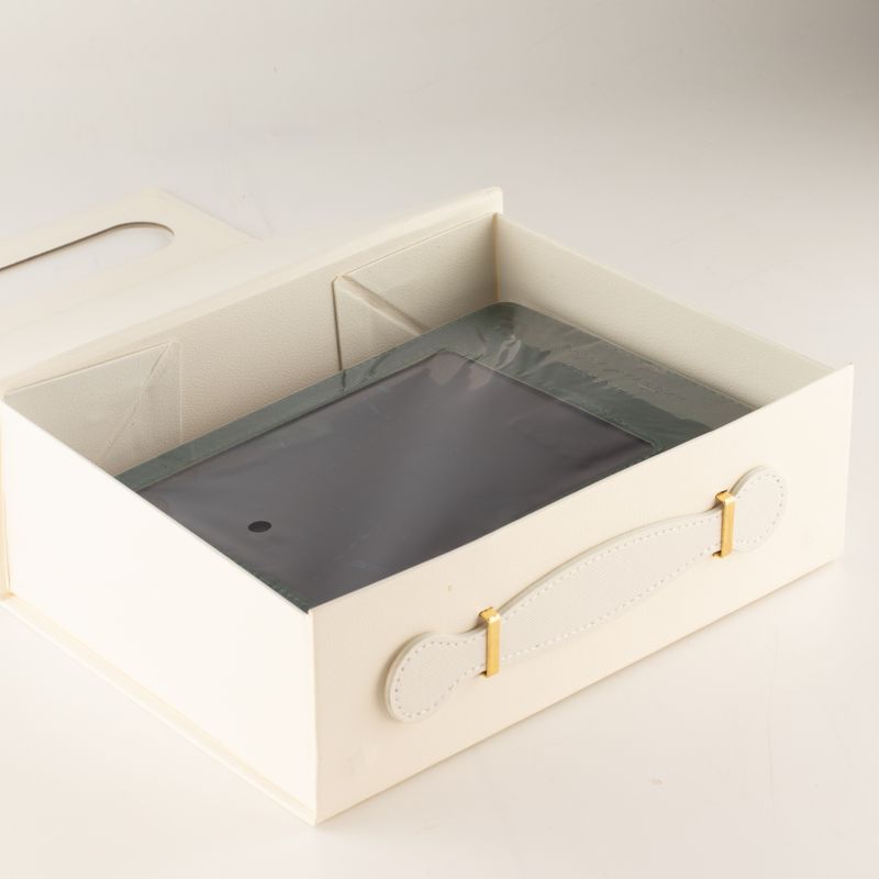 Platverpakte cadeaudoos - Medium cadeaumand (24x18.2x8cm) - Wit