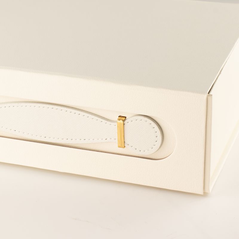 Platverpakte cadeaudoos - Medium cadeaumand (24x18.2x8cm) - Wit