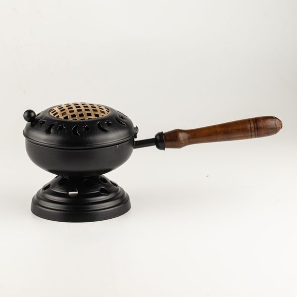 Grote Iron Wierookbrander op Standaard met Gouden Detail