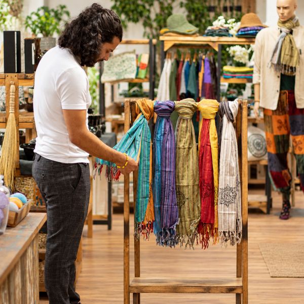 Nomad Sari Reiszegen Sjaals Startpakket – 72 Sjaals + GRATIS Displaystandaard