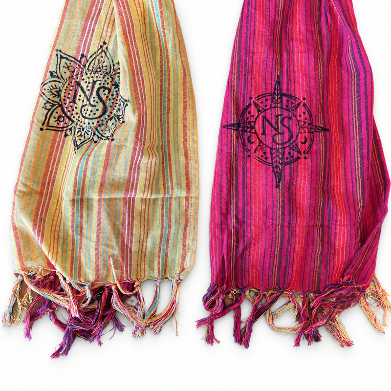 Nomad Sari Travel Blessing Sjaals Startpakket – 72 Sjaals + GRATIS Displaystandaard