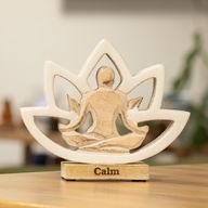 Houten Yoga Damesfiguur – Lotusbloem – Crème – Rust