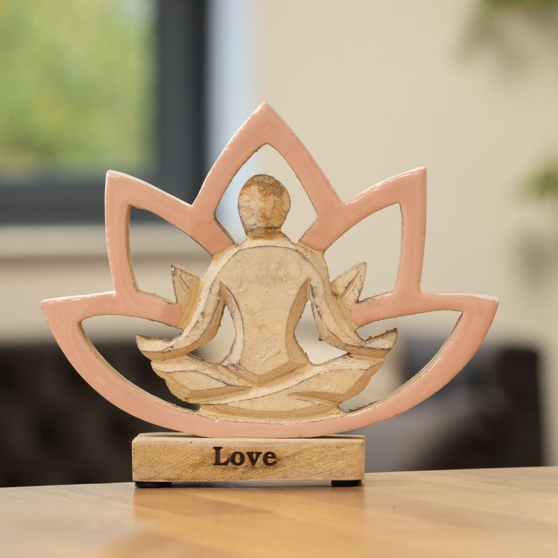 Houten Yoga Vrouwtje – Lotusbloem – Oudroze – Liefde