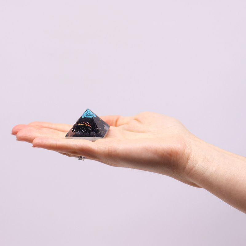 Orgonite Piramide - Small - 25 mm - Edelstenen Korrels en Koper