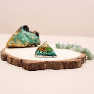 Orgonite Piramide - Small - 25 mm - Edelstenen Korrels en Koper