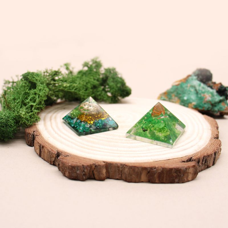 Orgonite Piramide - Small - 25 mm - Edelstenen Korrels en Koper