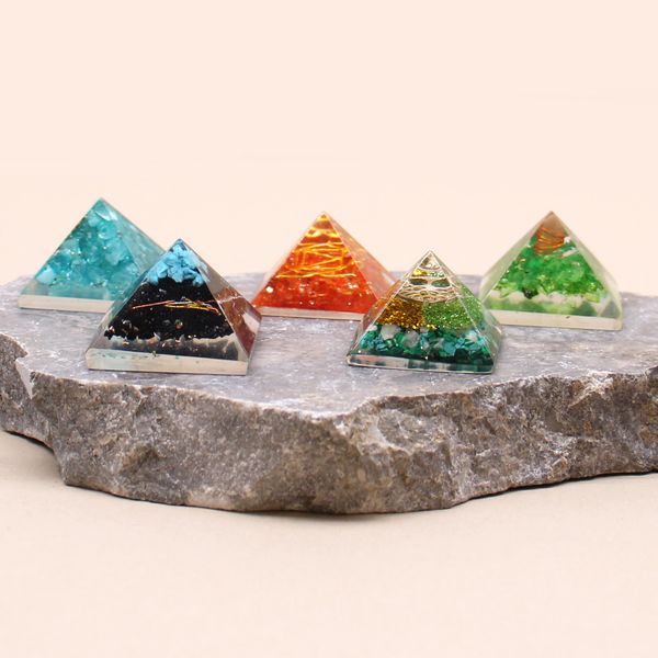 Orgonite Piramide - Small - 25 mm - Edelstenen Korrels en Koper