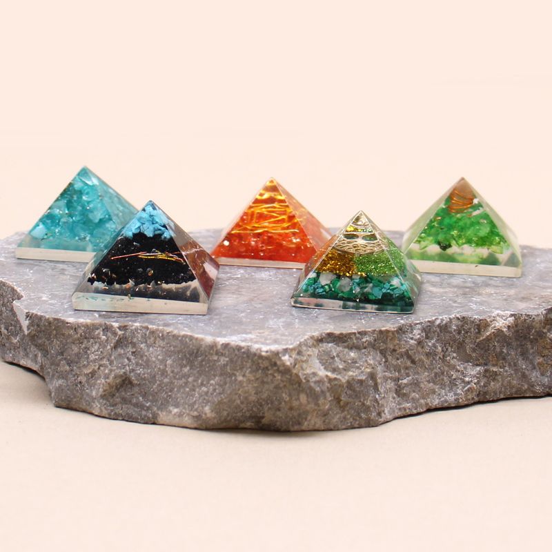 Orgonite Piramide - Small - 25 mm - Edelstenen Korrels en Koper