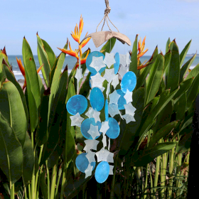 Coconut & Capiz Windchimes - Blauwe en Witte Sterren - 30cm