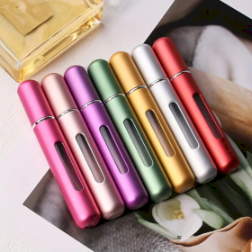 12x Mini Parfum Navulbare Spray 8ml - Mat (gemengde kleuren)