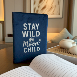 Fluwelen Notitieboek 80blz – Stay Wild Moon Child Donkerblauw