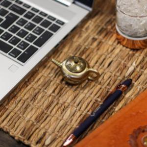 Producten als Talismannen – Waarom We Nog Steeds naar Gelukssymbolen Grijpen