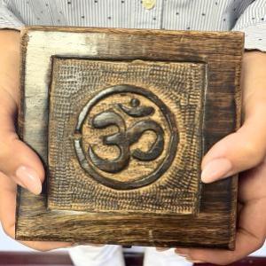 Vierkant Houten Herinneringsdoosje – Om